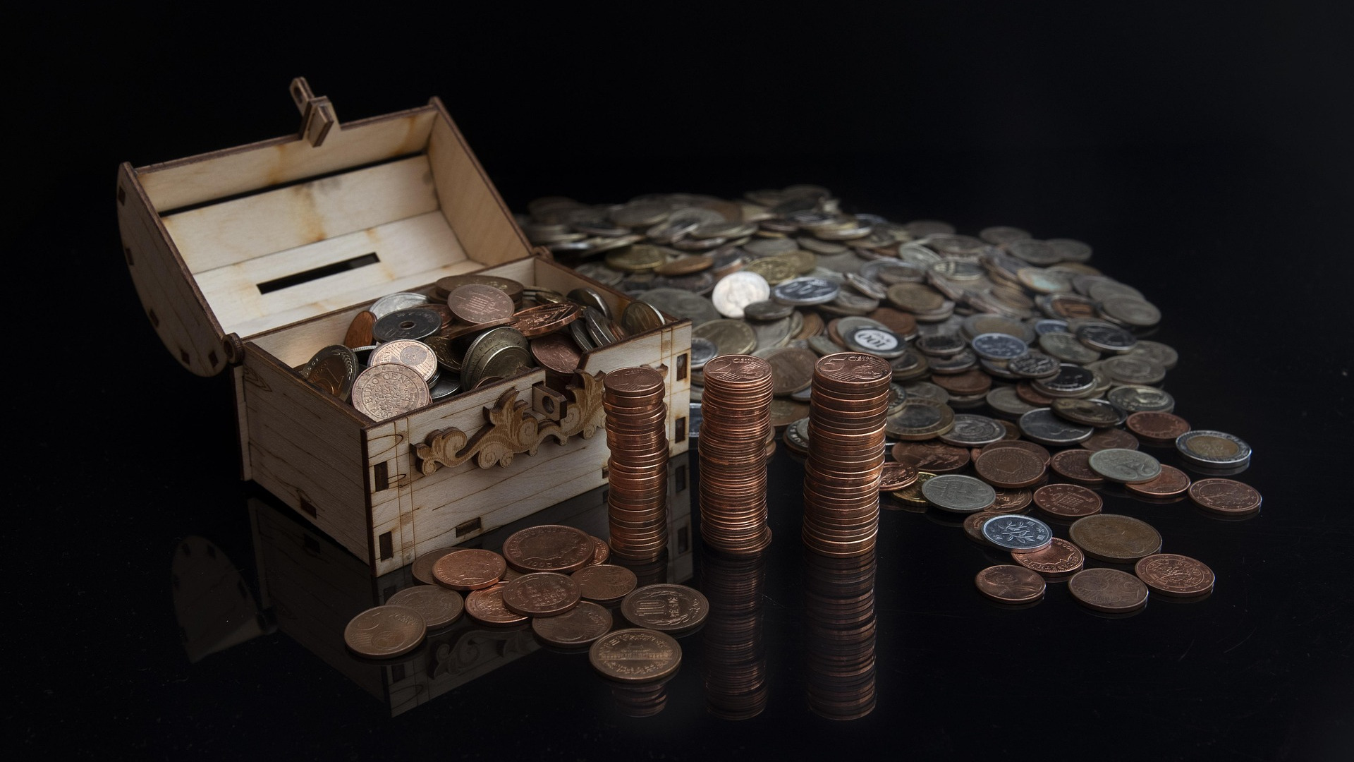 A pile of change (coins)