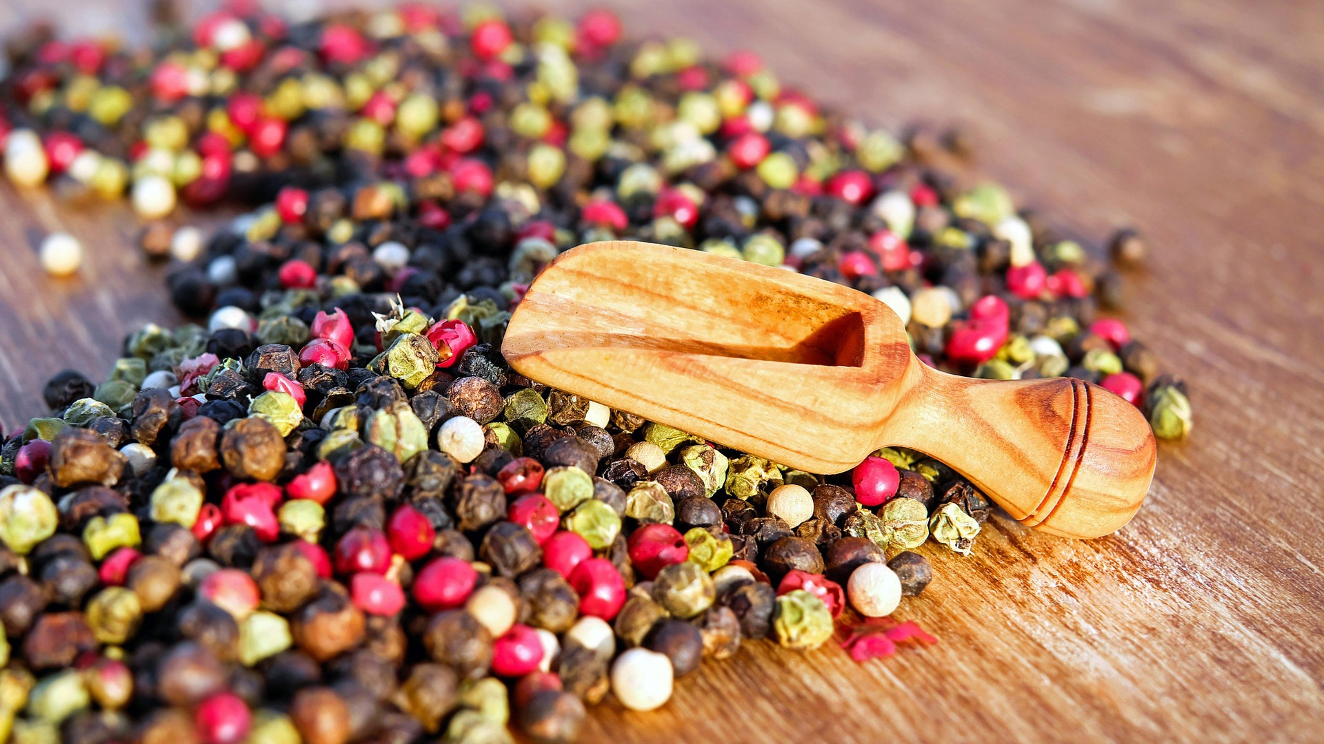 Peppercorns and a scoop